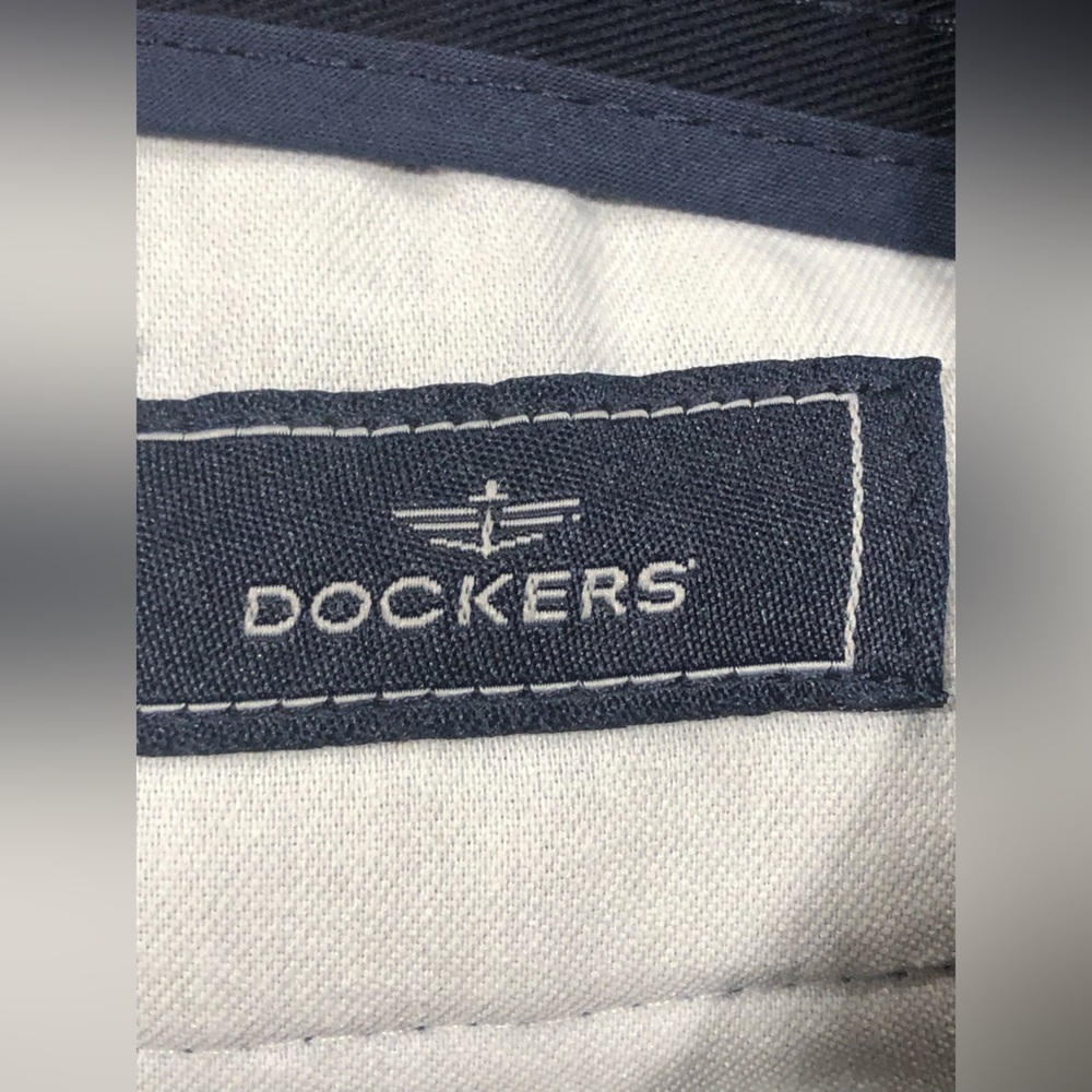 NWT Dockers Pleasted Relaxed Fit Cuffed Dress Pants Sz 36 x 29 - Picture 8 of 11